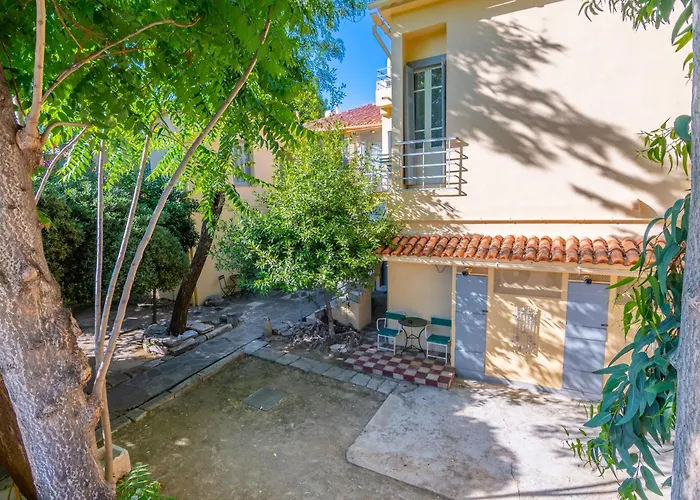 Painter'S House In Plaka